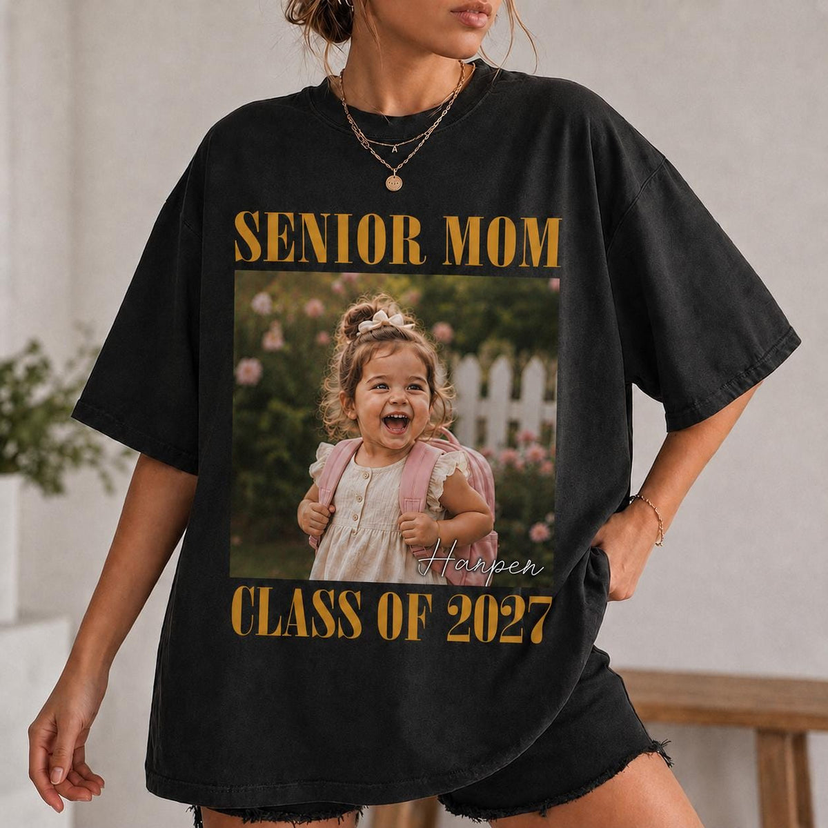 Personalized Vintage Photo Senior Mom 2027 Shirt, Mom of a Senior Graduation Tee, Custom Class of 2027 Gift, Proud Senior Mom Shirt