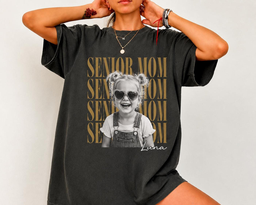 Personalized Vintage Photo And Year Senior Mom Shirt, Custom Graduate Picture Shirt, Class of 2027 Graduation Gift, Retro Senior Boy Girl
