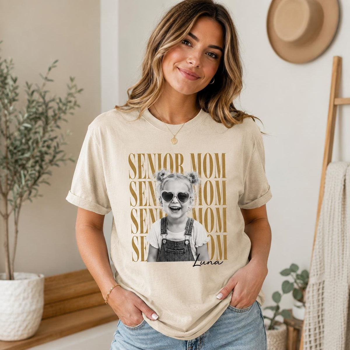 Personalized Vintage Photo And Year Senior Mom Shirt, Custom Graduate Picture Shirt, Class of 2027 Graduation Gift, Retro Senior Boy Girl