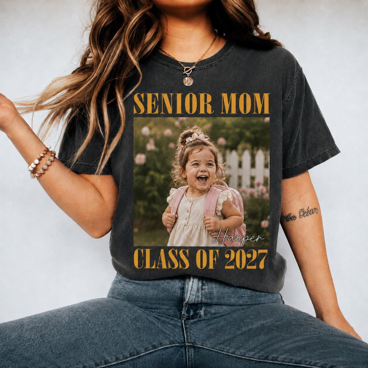 Personalized Vintage Photo Senior Mom 2027 Shirt, Mom of a Senior Graduation Tee, Custom Class of 2027 Gift, Proud Senior Mom Shirt