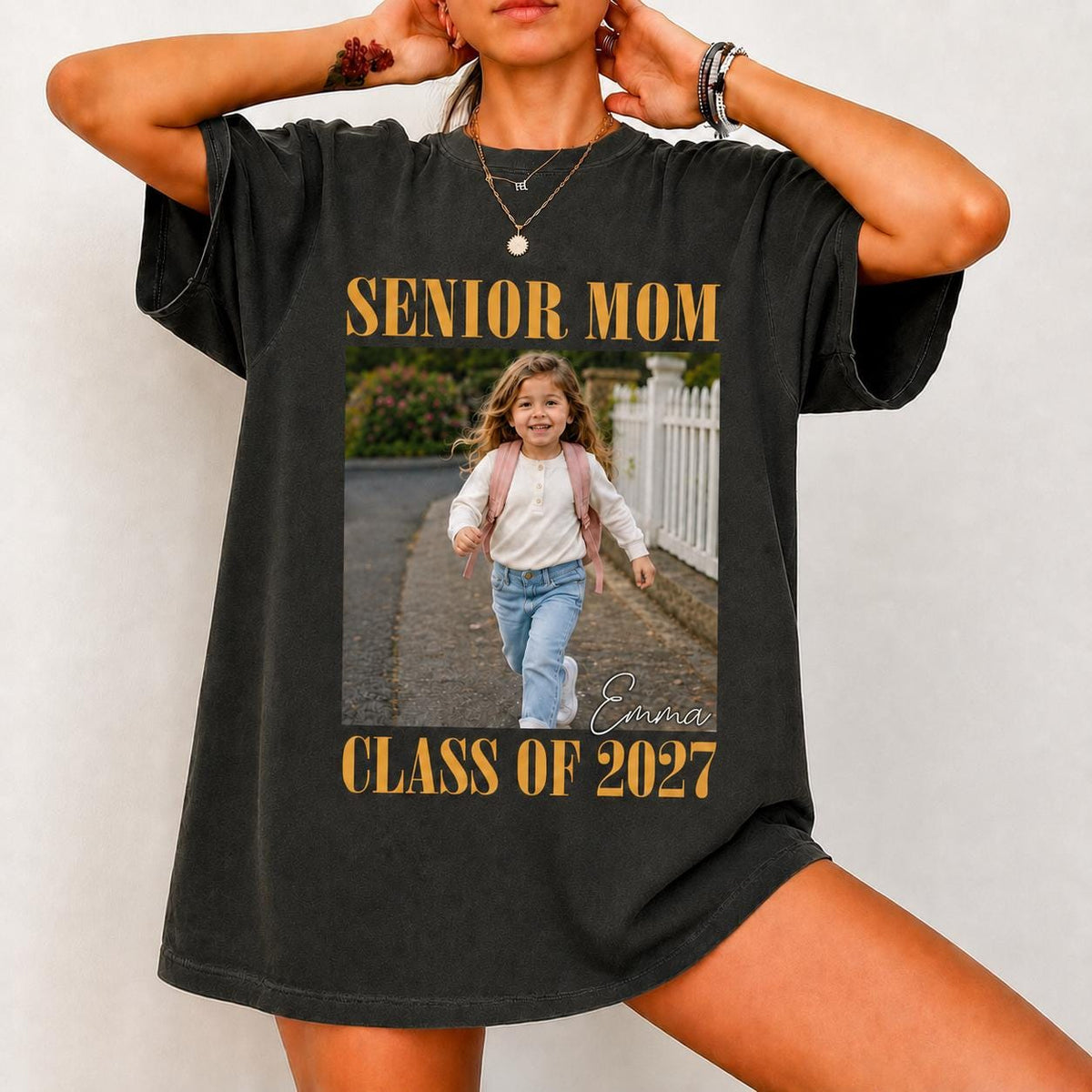Personalized Vintage Photo Senior Mom 2027 Shirt, Mom of a Senior Graduation Tee, Custom Class of 2027 Gift, Proud Senior Mom Shirt