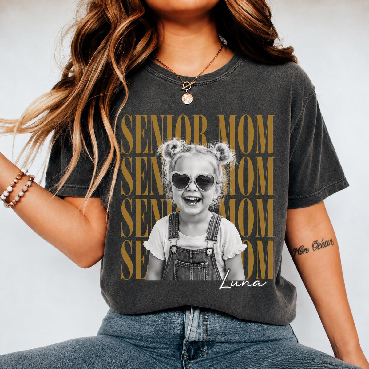 Personalized Vintage Photo And Year Senior Mom Shirt, Custom Graduate Picture Shirt, Class of 2027 Graduation Gift, Retro Senior Boy Girl