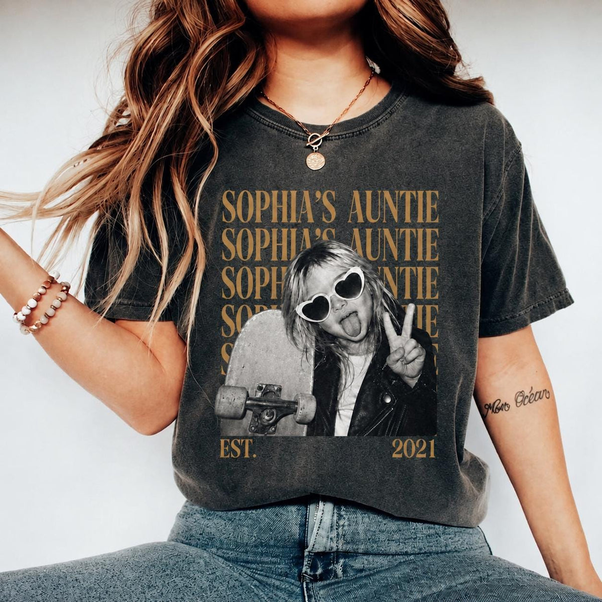 Personalized Vintage Auntie Tee with Name & Est Year, Custom Auntie Photo Shirt, Custom Picture T-Shirt, Gift for Aunt